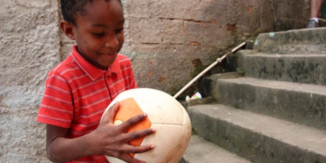Socket Ball, la pelota de fútbol que genera energía